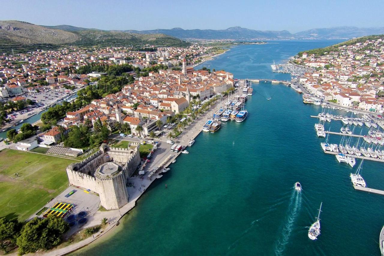 Apartments By The Sea Trogir - 11895 Esterno foto