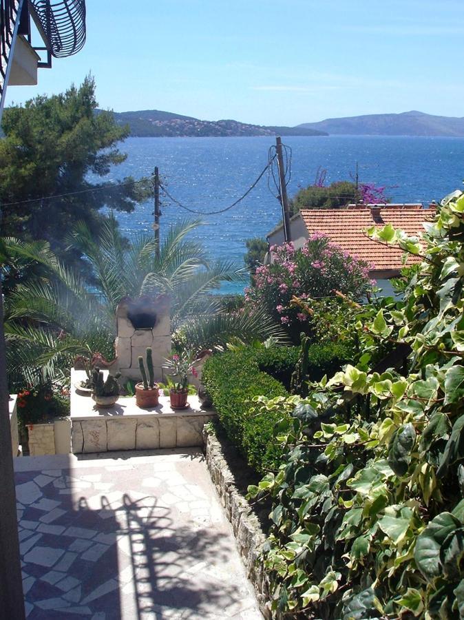 Apartments By The Sea Trogir - 11895 Esterno foto
