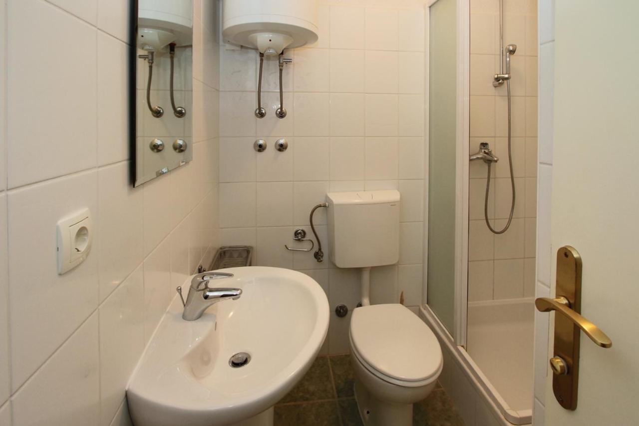 Apartments By The Sea Trogir - 11895 Esterno foto